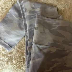 Lululemon Wunder Under leggings size 6 25”